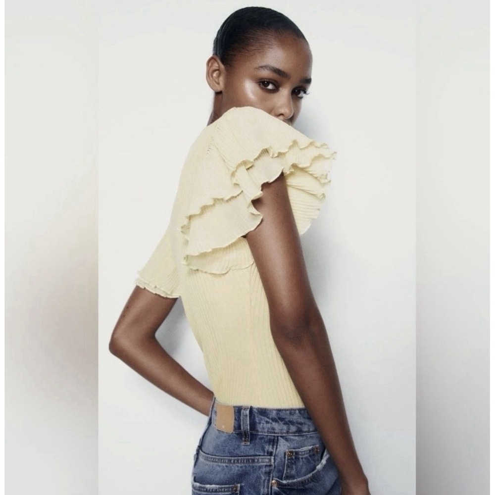 ZARA Yellow Ruffle Sleeve Ribbed Bodysuit V-neck Size Small Romantic